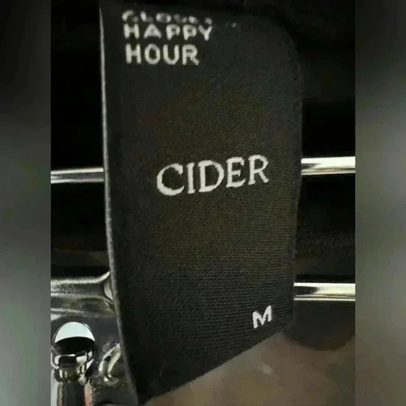 NWOT Cider Pull On Mini Skirt - Size Medium ~ Black - Picture 4 of 5